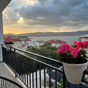 https://miramar-apartments-slatine.splithotels.org